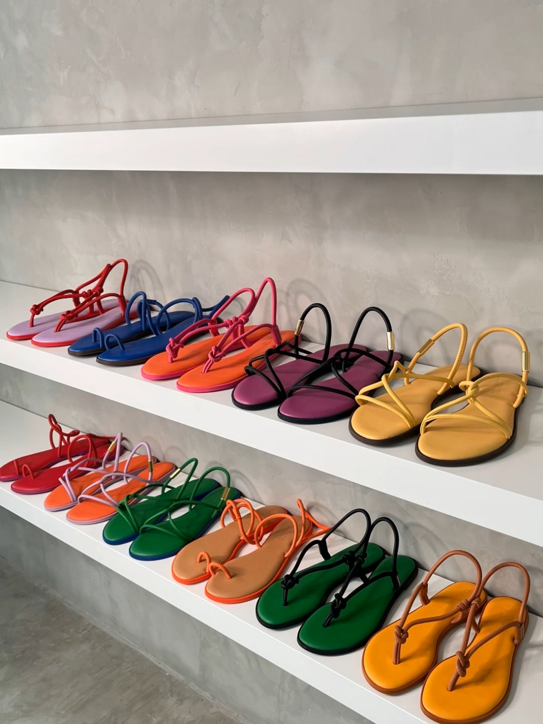 Pop, poppin’, Havaianas Una! 💃🏻 Shop your fave today! Available in Açai, Manga, and Pitanga at www.havaianas.ph or visit the nearest Havaianas store! 🫐🥭🍒 📍Havaianas One Bonifacio High Street 📍Havaianas SM Megamall 📍Havaianas SM Mall of Asia 📍Havaianas Rockwell Power Plant Mall 📍Havaianas SM Pampanga 📍Havaianas Glorietta #HavaianasUna #HavaianasPhilippines #OriginalFromBrazilSince1962 