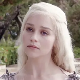 Shes the definition of beauty #daenerystargaryen #motherofdragons #khaleesi #emiliaclarke #gameofthrones #got  scp : @widowsaeps 