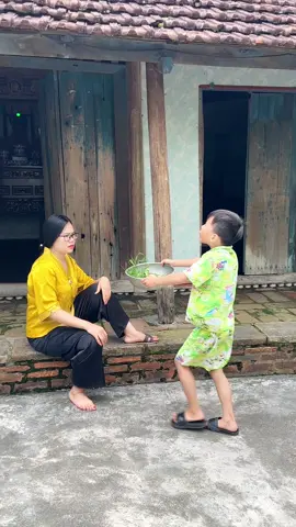 Cháu Sóc đã chuẩn làm đàn ông chưa các bác? Khủng hoảng con vào lớp 1 #cuoibebung #giadinh #convaolop1 #xuantrieu #ewa @XUÂN TRIỆU REVIEW THẬT @GIA ĐÌNH BẤT ỔN @Bà Thúy Dân Vũ 