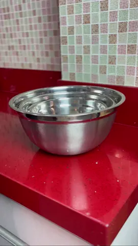 Os Bowls Gourmet Mix podem ser utilizados para diversas finalidades na cozinha, como misturar ingredientes, bater massas e servir os alimentos. São empilháveis, ou seja, a cozinha da sua casa ou restaurante sempre estará organizada! Garanta os seus agora mesmo. #bowl #bowlinox