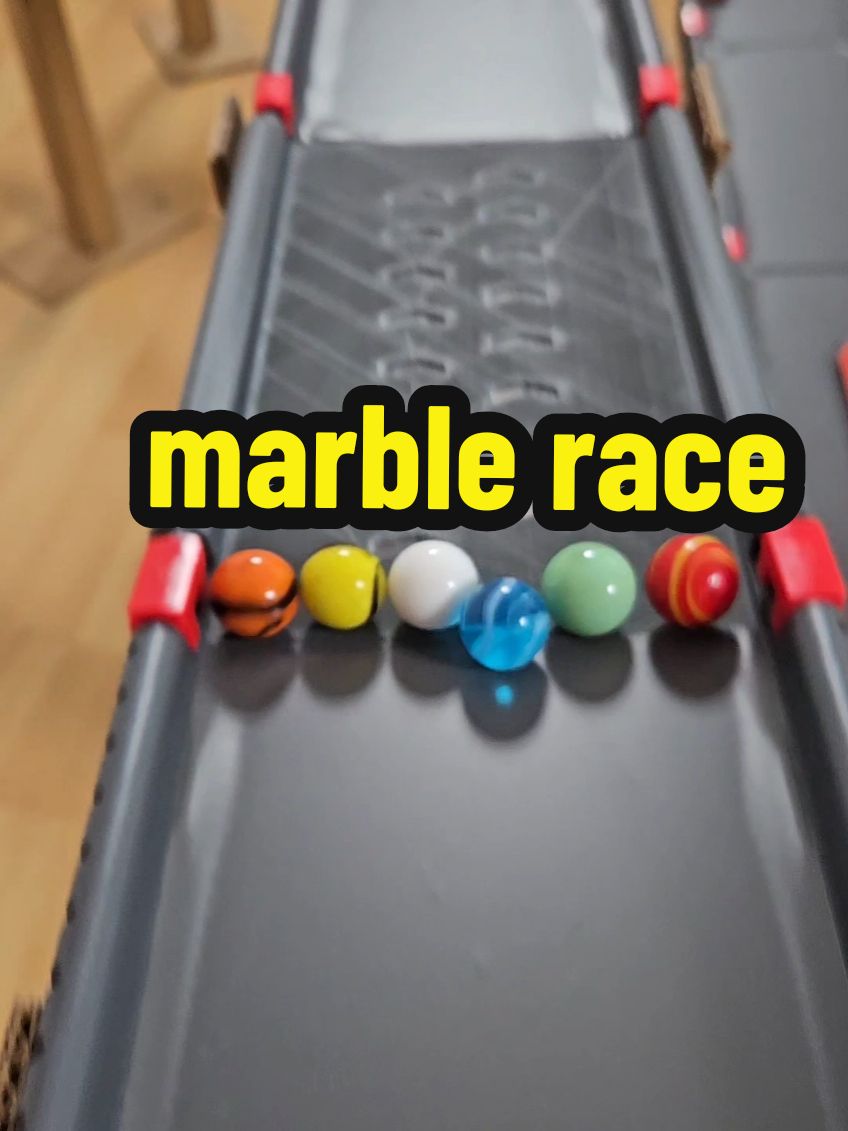 Wich marble will you choose ? Share it with a friend if you lose and comment wich marble you choose #race #billes #courses 