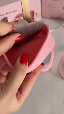 Découvrez notre dernier trésor : le **Chauffe Cire En Silicone Pliable 100W** 💖 Avec sa capacité de 400ml, sa puissance de 100W pour une chauffe rapide et constante, et son design pliable en silicone, ce chauffe-cire est l'allié parfait pour une épilation à domicile en toute simplicité. 🔹 **Facile à nettoyer** 🔹 **Portable et léger** 🔹 **Rapide et pratique** Ne manquez pas cette nouveauté qui rendra votre routine beauté encore plus agréable et efficace. Disponible dès maintenant, en édition limitée ! #NouvelArrivage #ChauffeCire #ÉpilationDomicile #Beauté #RoutineBeauté #confort 