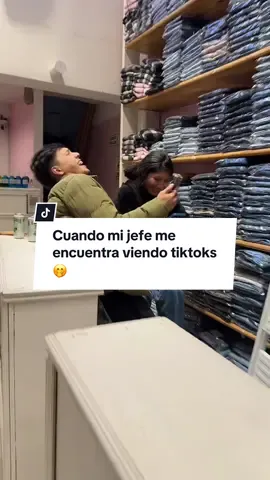 Cuando me pongo a ver nuestros tiktoks 😂🤣🤭 #humor #humortiktok #jefe #humoreneltrabajo #localderopa 