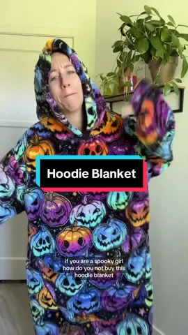 I FINALLY got my hands on the pumpkin hoodie blanket and she is a beauty 🤩🎃 #hoodieblanket #hoodieblankets #blankethoodie #wearableblanket #cozy #warm #cozyvibes #halloween #halloweenoutfits  #halloween2024 #spookyseason #halloweenobsessed #fallfasion 
