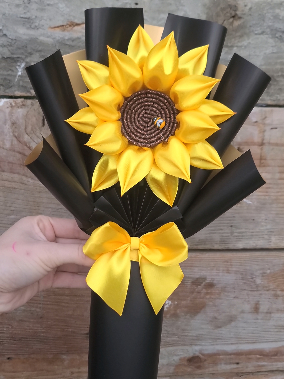 Girasol eterno✨️ ¿Quieren tutorial de envoltura?🌻#fypシ #fy #f #crafts #rosaseternas #floreseternas #ribbonflowers #fyppppppppppppppppppppppp #girasol #girasoles🌻 #girasoleseternos #girasoleterno #girasoles #tutorial #tuto 