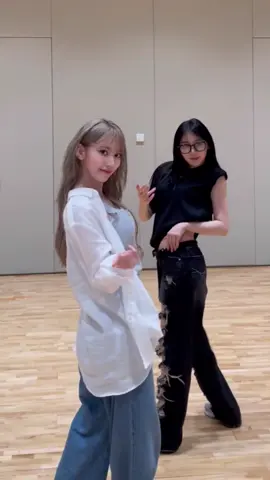 call me 📞 #SAKURA 💘 #LE_SSERAFIM #르세라핌 #사쿠라 #이채연 #LEECHAEYEON #SHOWDOWN #DON_T@LE SSERAFIM 