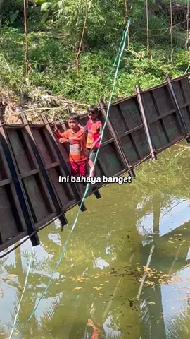 Jembatan untuk adik adik berangkat sekolah 😇