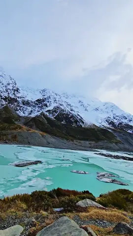 A glimpse of the majestic Hooker Lake after a memorable walk at the Hooker Valley Track, Aoraki/Mount Cook 🏔🤍 #mountcook #hike #newzealand #southisland #alps #nz #winter 