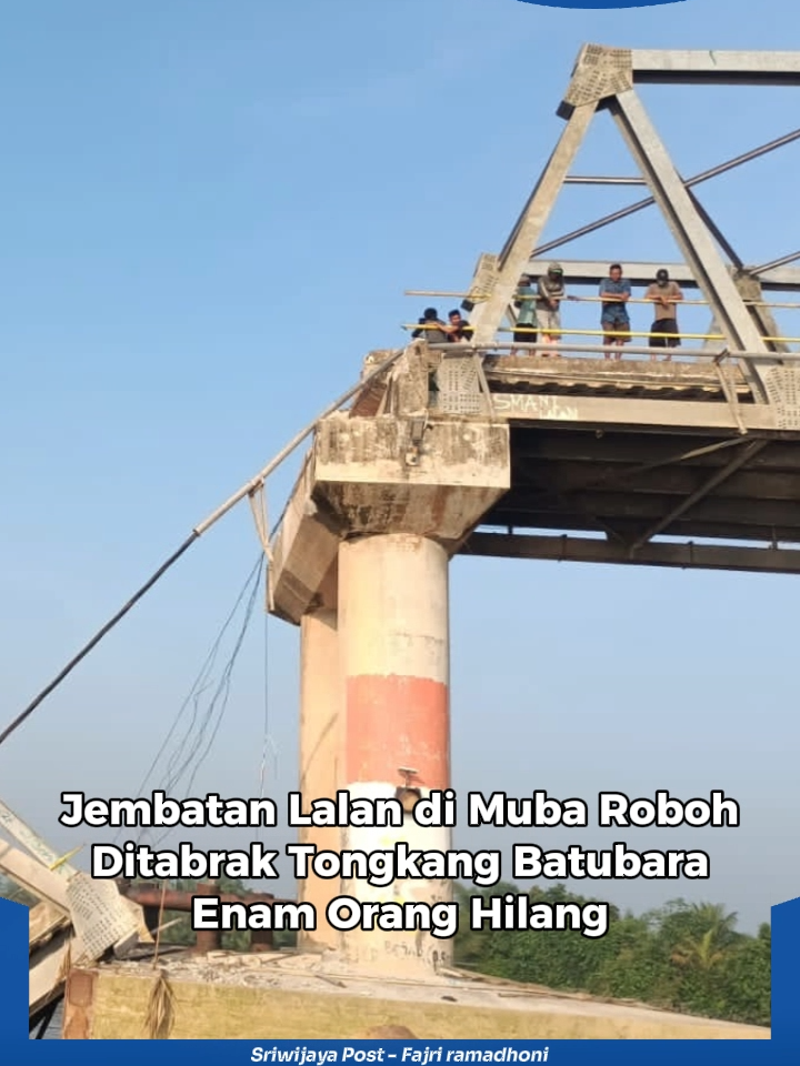 Jembatan Lalan di Musi Banyuasin Sumsel Roboh Ditabrak Tongkang Batubara, Enam Orang Hilang #musibanyuasin #sekayu #sumateraselatan #sumsel