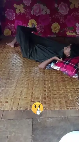 ကျောင်းစာမလုပ်ပဲ ကာတွန့်ကားကြည့်နေသတဲ့🥴