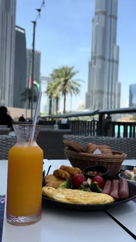 Good morning #breakfastdubai #burjkhalifa #vibes #enjoy 