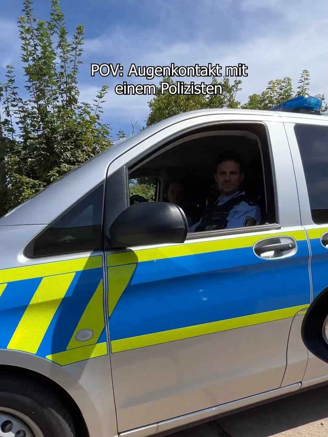 Immer schön unauffällig bleiben - Part 2  #pov #polizei #blickkontakt #kontrolle #polizeikontrolle #fyp