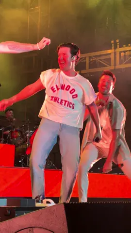 logan was just vibing at musikfest 💁🏻‍♀️ #loganhenderson #bigtimerush #btr #musikfest 