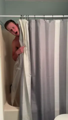 Mute Challenge 😂 #mutechallenge #sing #shower #funny #couplecomedy 
