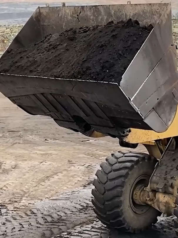 Huge Bucket Filling Big Truck #megamachineschannel #machinery #wheelloaders #truck #trucks #mininglife