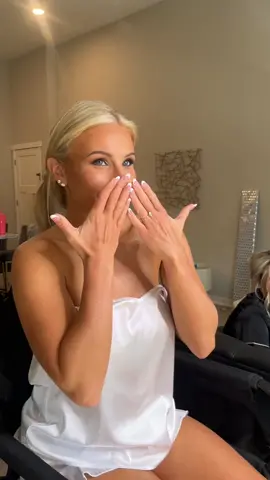 The reveal is my favorite part! ✨ #bridalmakeup 