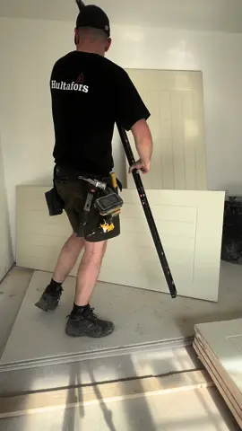 22 Doors in a Day With This Skeleton Hinge Jig 👊🏼 #powertools #dewalt #carpenter #tradesman #newbuild #newbuildhomes #newbuild #howto #woodworking #carpentry 