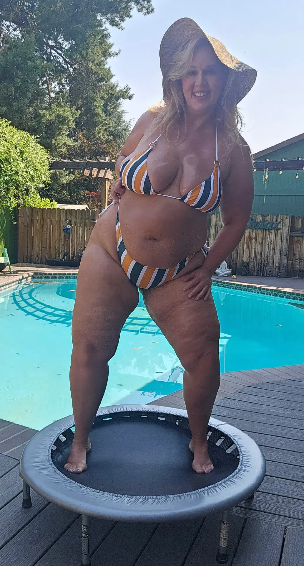 this swimsuit #curvymodelursula #swimsuit #curvyworkoutset 