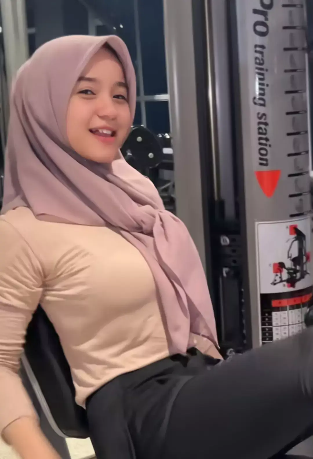 hello jangan lupa olahraga  #cantikberhijab  #reels  #fyp  #trending  #barbiemuslimah  #wanitaberhijab  #bidadarijateng  #awkari  #bidadaricantik  #reelsinstagram  #cantik  #indonesia  #hijabersmagazine  #hijaber_indo  #dailyhijabindo  #diaryhijaber  #inoengaceh  #hijabercantik  #acehcantik  #diaryhijabe  #generasi_tiktok  #berbiemuslimah  #gadistercantik  #daraaceh_  #hijabeksklusif  #hijabindohits  #lfl❤️ #fff💋 #lfl💛 