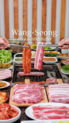 ♾️ ~~ @Wang-seong Korean BBQ ~~ ร้านบุฟเฟต์ปิ้งย่าง สูตรต้นตำรับจากเกาหลี ที่อร่อย (เกิน) คุ้มมาก ย่านวิภาวดีฯ 🇰🇷🥢 🇰🇷 อันยองฮาเซโย ^^ วันนี้ขอพาทุกคนมาจัดเต็มความอร่อยกับบุฟเฟต์ปิ้งย่างเกาหลีสูตรต้นตำรับ ด้วยกันที่ “𝙒𝙖𝙣𝙜-𝙎𝙚𝙤𝙣𝙜 𝙆𝙤𝙧𝙚𝙖𝙣 𝘽𝘽𝙌 𝘽𝙪𝙛𝙛𝙚𝙩” (วัง-ซอง)📍ปั้ม PTT Flagship Vibhavadi 62 ค่า 🥘 ^^  ที่นี่เค้าเสิร์ฟความอร่อยแบบจัดเต็มกับบุฟเฟต์ปิ้งย่างสูตรต้นตำรับจากเกาหลี ที่บอกเลยว่าอร่อย เกินคุ้มสุดๆ ด้วยวัตถุดิบสุดพรีเมียมที่มีให้เลือกฉ่ำๆ ทั้ง เนื้อ , หมู , ซีฟู้ด ฯลฯ รวมถีงเมนูพรีเมียมอย่างเนื้อออสเตรเลีย และหมู Dry-Aged ที่หมักบ่มนานถึง 120 ชั่วโมง ทานคู่น้ำจิ้มสูตรเด็ดที่มีให้เลือกถึง 4 รสชาติ พร้อมผักสด และเครื่องเคียงนานาชนิด อีกทั้งยังมีเมนูทานเล่น , เมนูอาหารเกาหลีแสนอร่อย อีกกว่า 10 รายการ บอกเลยว่าละลานตาเว่อร์ อิ่มไม่อั้นตลอด 2 ชั่วโมงเต็ม ในราคาเพียง 354 บาทสุทธิ ซึ่งราคานี้รวมเครื่องดื่ม Soft Drink และของหวานบิงซูิเรียบร้อยแล้ว เกินคุ้มจริงๆ ค่ะ 😋 ที่เด็ดไปกว่านั้นคือ ตอนนี้ที่ร้านเค้ามี “บุฟเฟต์ชาบู“ ให้บริการด้วย แถมไลน์อาหารเค้ายังอลังการจัดเต็มไม่แพ้ปิ้งย่างเลย มาครบทั้ง เนื้อออส , เนื้อบริสเก็ต , หมูสันคอ , ซีฟู้ด และเมนูอื่นๆ อีกมากมาย พร้อมเครื่องดื่ม Soft Drink และขนมหวานบิงซู ทานได้แบบจุกๆ ตลอด 2 ชั่วโมงเต็ม ในราคาสุดคุ้มเพียง 278 บาทสุทธิ เท่านั้น ฟินเว่อร์ค่า ♨️ ใครรักพี่เสียดายน้อง ปิ้งย่างก็อยากได้ ชาบูก็อยากโดน สามารถสั่งทานได้แบบแพ็คคู่ ในราคา 389 บาทสุทธิเท่านั้น บอกเลยว่าคุ้มกว่านี้ ไม่มีอีกแล้วค่า 🇰🇷🥘♨️ บุฟเฟ่ต์ปิ้งย่าง และชาบูแสนอร่อย ที่เธอตามหา อยู่ที่นี่แล้วนะ📍“𝙒𝙖𝙣𝙜-𝙎𝙚𝙤𝙣𝙜 𝙆𝙤𝙧𝙚𝙖𝙣 𝘽𝘽𝙌 𝘽𝙪𝙛𝙛𝙚𝙩” (วัง-ซอง) ปักเลยค่า อร่อย เด็ด คุ้ม คอนเฟิร์ม 💯 🇰🇷 : Wang-Seong Korean BBQ Buffet 📍 : PTT Flagship Vibhavadi 62  🚘 : มีที่จอดรถ ⏰ : 11.30 น. - 22.00 น. (เปิดทุกวัน) ☎️ : 098-752-5687 - - - - - - - - - - - - - -  #goodvibesstory  #ที่ไหนดีเราพาไป  - - - - - - - - - - - - - -  #WangSeongKoreanBBQ #WangSeong #buffet #koreanbuffet #koreanbbq #koreanbbqbuffet #koreangrill #koreanfoodlover #shabushabu #bkkeats #bkkfoodguide #enjoyeating #อาหารเกาหลี #ปิ้งย่าง #ปิ้งย่างเกาหลี #ชาบูชาบู #บุฟเฟต์ #อร่อยบอกต่อ #อร่อยต้องลอง #ร้านแนะนำ #วิภาวดี #LocalServiceชิงมง #tiktokพากิน #foodtiktok 