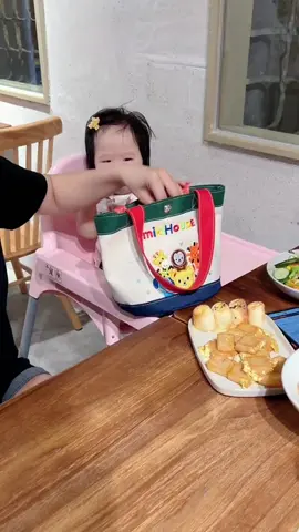 Hộp đựng sữa bột cho bé gọn tiện quá mom ạ  #nuoiconkophaicuocchien #reviewmevabe #mevabe 