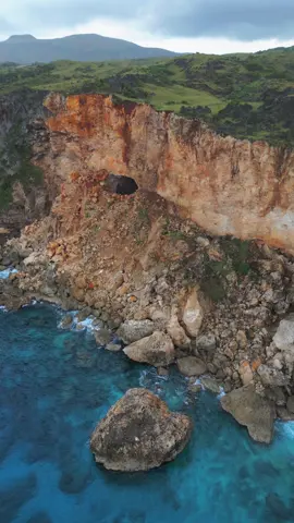 Torongan Cave and Torongan Cliff in Itbayat ❤️#nature #adventure #explore #travel #naturelover #philippines #lovethephilippines #travelbucketlist #traveltiktok #hike #batanes #beach #cliffdiving #overlooking 