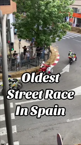 TT style! From city centre to motorcycling racetrack 🏁 The oldest 2-wheel street circuit urban race in Spain 🇪🇸 is back this Thursday 15th August on the streets of Xàtiva, near Valencia  Supermotard, 80cc, Classic bikes 2 and 4 strokes  La carrera urbana más antigua de Xàtiva 🏍️    #ttstyle #streetrace #circuitourbano #ttraces #motogpcontentcreators #supermotard #classicbikes #moteros #motoruta #touristtrophy #streetracing #motoclasica #vintagebike #motogp #pitlane #streetcircuit #valencia #carreraurbana #xativa #motociclismo #solomoto #mcn #matinalmotera #motoclub #clubracing #pitreporter #fimlive 
