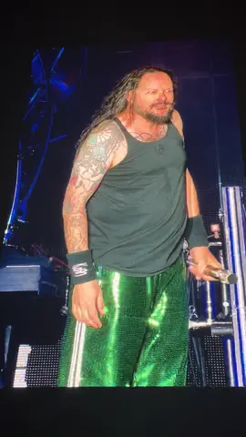 jonathan i love you and ur big forehead @Korn #korn #jonathandavis #gunnersburypark #adidas #korngunnersburypark #kornlondon #korn2024 