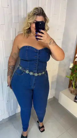 Macacão jeans longo✨ E pra começar nosso perfil, trouxe pra vocês esse macacão maravilhoso. Lembrando que somos uma loja plus size, localizada em Goiânia. Trabalhamos do 46 ao 56 e enviamos pra todo Brasil. Entre em contato conosco e faça o seu pedido😍 #plus #plussize #provador #plussizebrasil #plussizefashion #goiania #varejo 