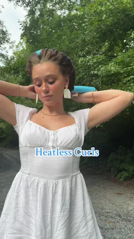 This was after three hours of keeping them in with adding my @@TheBeachwavercurl moose however the humidity was so bad and since I didn’t use hairspray, these dropped within 30 minutes sadly. ##heatlesscurls##curls##heatlesshairstyles##CurlyHairRoutine##NoHeatCurls##CurlMoose##HairTransformation##HairTutorial##EffortlessCurls##HairInspo##HealthyHair##CurlyHair##HairGoals##CurlTips