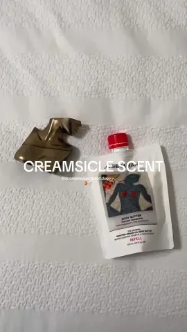 @Josie Maran x @BILLIE EILISH 🍊🍨 my current obsession is mixing this body butter and fragrance together and oh my god… #scent #bodyscent #fragrance #creamsicle #orange #vanilla #vanillaperfume #bodybutter