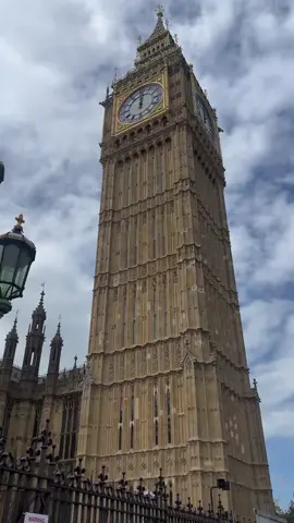 Good Morning London, love ya!💃🏽 🇬🇧💋 #london #england #goodmorninglondon #londonsummer #Summer #buckinghampalace #bigben #towerbridgelondon #kensingtonpalace #englandpalace 