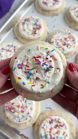 Tell these frosted funfetti cookies to get out of your dreams and into your mouth! Recipe on cakemehometonight.com! #cookies #cookie #funfetti #rainbowsprinkles #creamcheesefrosting