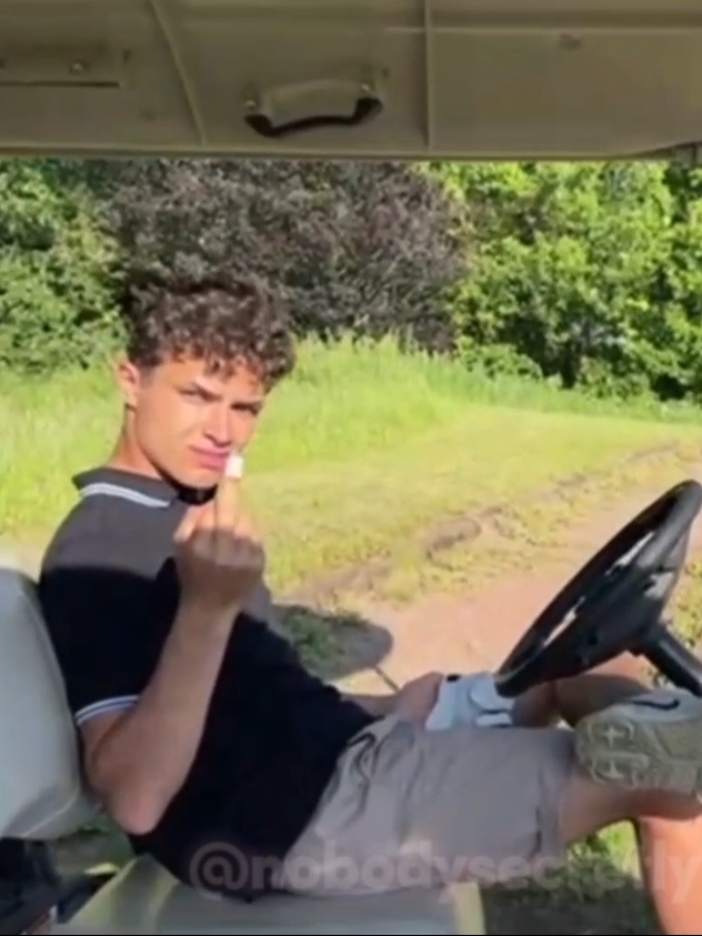 you voted yes to post this, so if you watch the whole vid: congrats? it was supposed to be 15 mins, but i cut off few clips. also the clips are in very mixed order. #landonorris #maxfewtrell #connorhughes #twitch #golf #ln4 #quadrant #f1 #formula1
