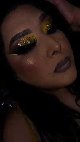 Yellow makeup 💛 #fypage #eyelinertutorial #paratii #makeupartist #yellowmakeup #makeuptutorial #fypシ゚viral  #eyebrowtutorial 