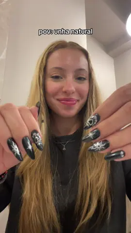 triste vida, mas ta bonita! #nail #unhas #fy #pov 