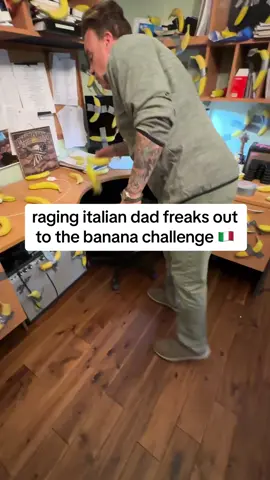😂😂🇮🇹🍌idea credits / @BananaTapeWall #foryoupage #foryou #fyp #fypp #fy #fypage #funny #viral #rage #raging #italian #dad 