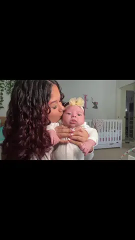 lilas one month old now 🥹🩷 #fyp #teenmom #teenmommy 
