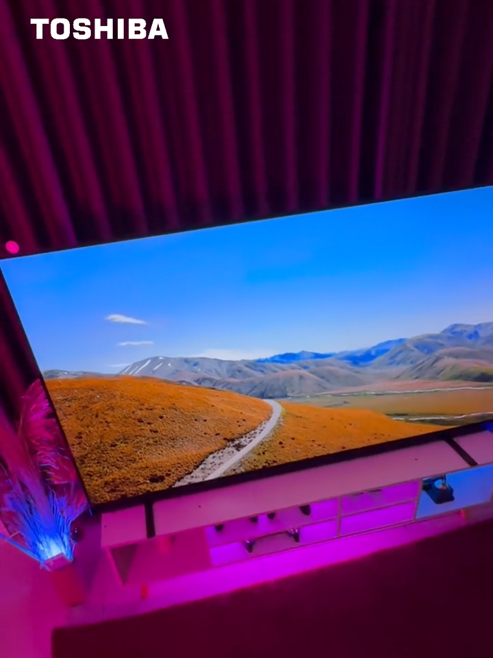 LIAT NIH HASIL GAMBAR TV TOSHIBA UKURAN 65 INCH, POKOKNYA UDAH BAGUS BANGET, JERNIH BANGET, DAN DETAIL BANGET. #tv #toshiba