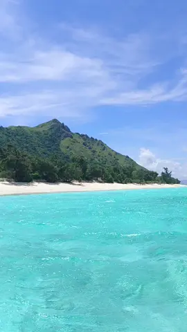 Halo basodara semua 🙌 Dapat salam dari alam pulau salura, salam sejuta jiwa, kapan main-main ke Pulau Salura 😉🌊🤦‍♂️🤓 #jagalahkebersihan #pesonaindonesia #wonderfulindonesia #storypantai #pemandanganalam #nttpride🏝🔥 #sumbatimur_ntt #pantaiselatan #pulauperbatasan🇮🇩🇦🇺 #pulausalura #