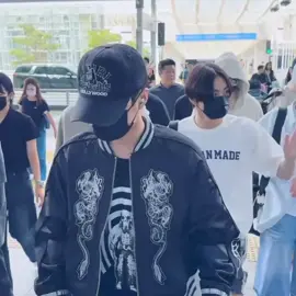mereka udh flight ke indo😭beberapa jam lagi bakal seudara sama mereka😭enjoy in Indonesia uri enha🥹🫶 safe flight and take care✈️ #ENHYPEN #airport 
