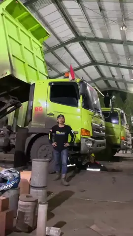 jangan ditagurr dasar nya... #binuang #CapCut #driverhaulingkalimantan #hino500 #masukberanda #amuntaibungas #fyp @iyanepey 