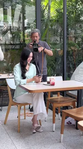Sekarang udah ga khawatir lagi sama debu, polusi, apalagi panasnya matahari! ☀️ Cinta bangettt dehh sama Biore Bright Body Wash yang buat aku tetap bisa jalanin my #ExtraRadiantLife yang lebih pede dengan kulit cerah merata dan halus! @Biore Indonesia 🫶🏻✨