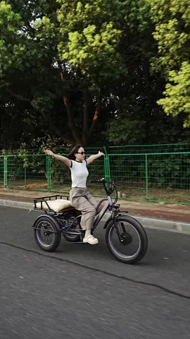 I don’t want wait ride my electric tricycle for a trip  #ebike #electricbicycle #electricbike #etrike #electrictrike #tricycle #trike #electriccargobike #3wheeler #relax #freedomchallenge Keep safe, professional action, do not imitate 
