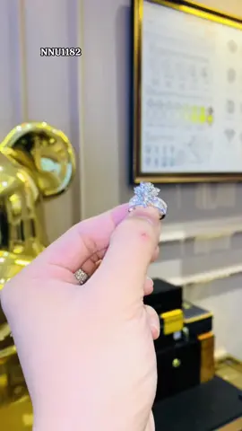 Mẫu nhẫn nữ đài hoa sang trọng 🤩 #tâmluxury #nhannu #diamond #kimcuong