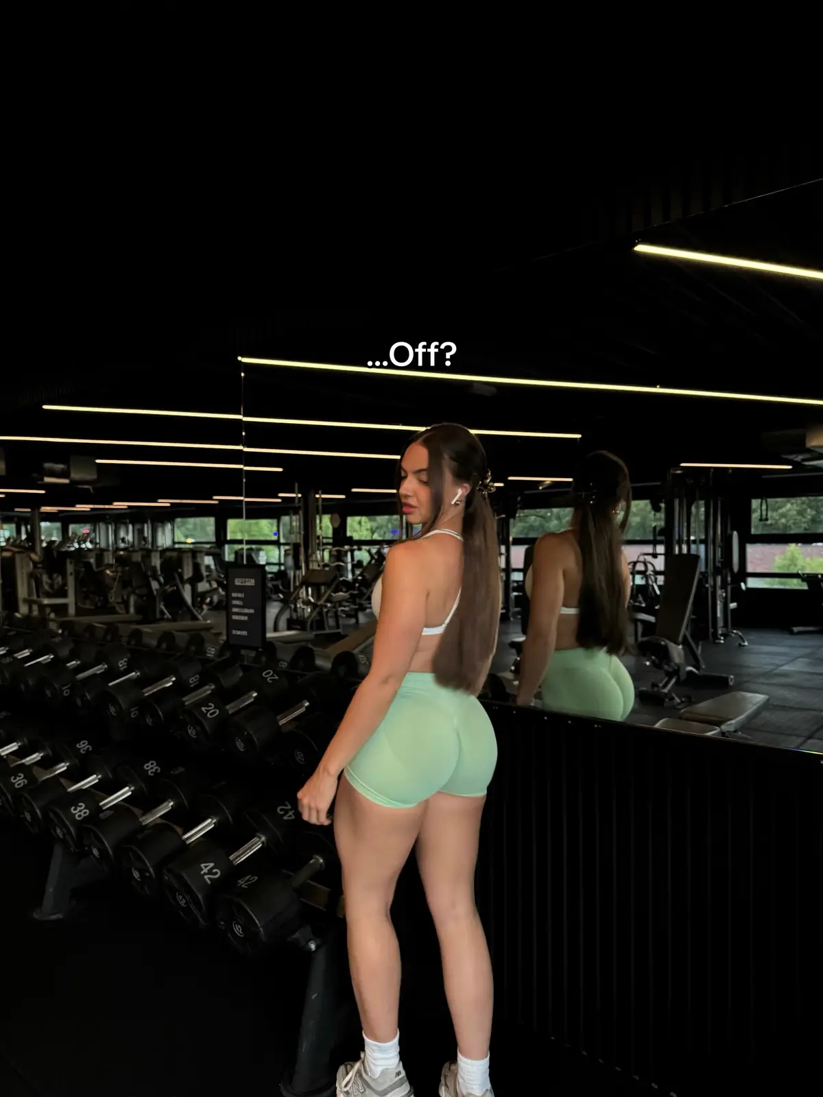 Do you like to gym with your pump cover on or off? #GymTok #workoutoutfit #gymmotivation 