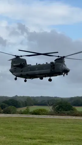 Best bladeslap on TikTok?😮‍💨 #fyp #chinook #ch47chinook #royalairforce #aviation #bladeslap 