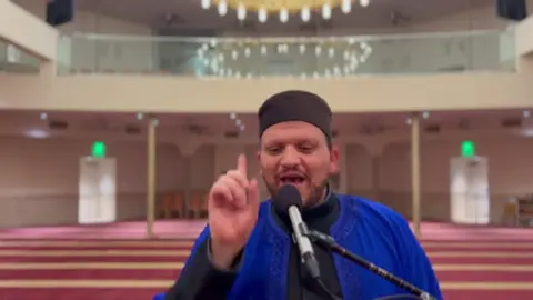 تعليم الاذان المكي #الاذان #الاذان_المكي #الاذان_بصوت_تخشع_له_القلوب🕌🕋 #الاذان_بصوت_جميل #استغفر_الله #alhamdulileh #الله_اكبر #مقاطع_دينيه #youtube #yosoycreador #صلوا_على_رسول_الله #الحمد_لله_دائماً_وابداً 