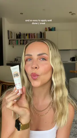 Say hello to your new favourite product 👀  The @L’Oréal Paris Magic BB Cream is a must try for natural makeup lovers, my every day go-to! #lorealparis #lorealparispartner #lorealbbcream #naturalmakeup #skinlikemakeup #bbcream #makeuprecomendation #everydaymakeuproutine 