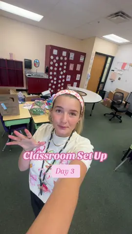 Day 3! its coming along!! 😅✨  #thattiktokteacher #teacher #teachersoftiktok #teachertok #teacherlife #fyp #explore #teachers #classroom #classroommanagement #setup #classroomsetup #classroomdecor 